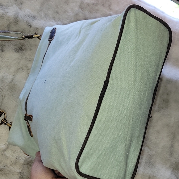 Vintage shoulder & adjustable strap. Pale green and brown. - Picture 8 of 12